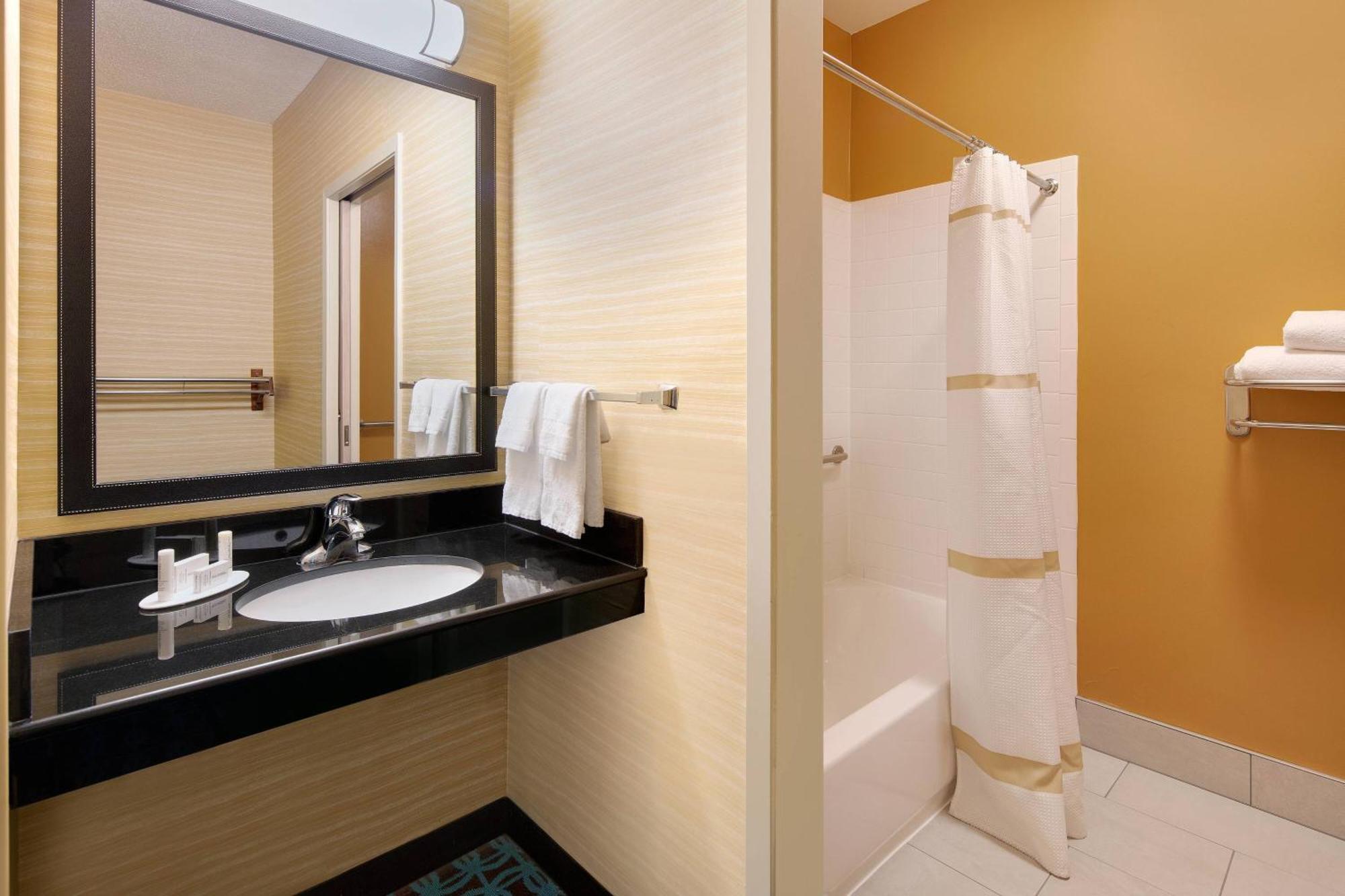 Fairfield Inn & Suites Austin University Area Bagian luar foto