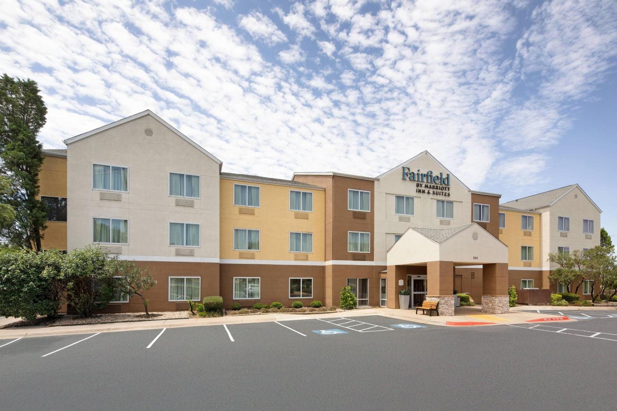 Fairfield Inn & Suites Austin University Area Bagian luar foto
