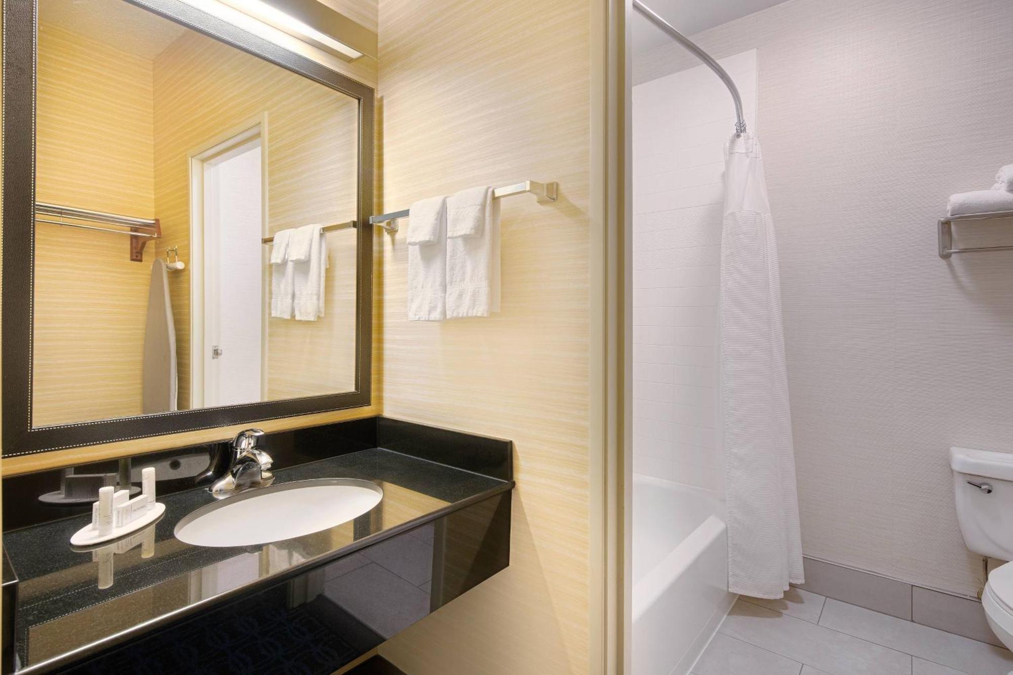 Fairfield Inn & Suites Austin University Area Bagian luar foto